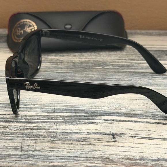 Ray-Ban sunglasses and case - Picture 4 of 11